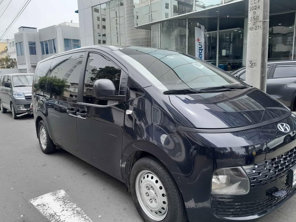 Hyundai Staria — 1 / 7